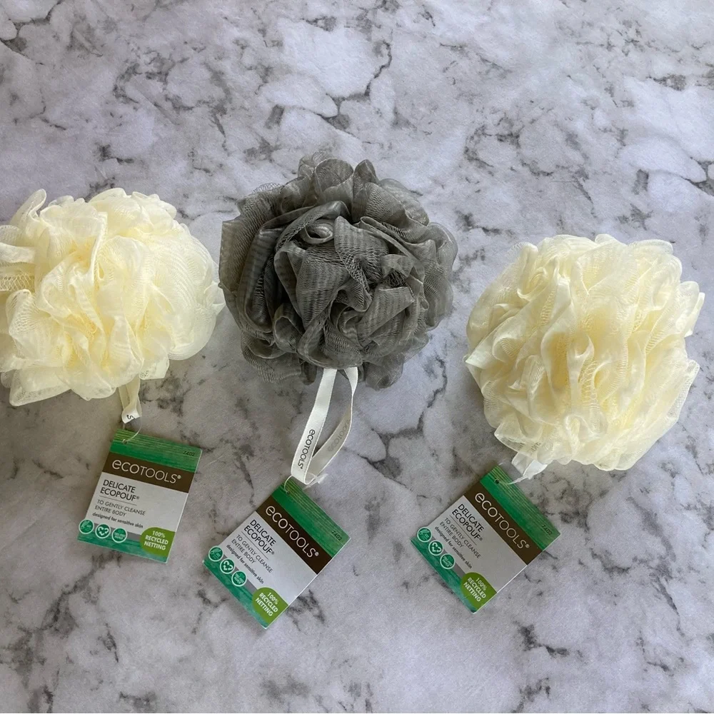 keeping🙃 3 Eco tools eco pouf to gently cleanse entire body. Plus 2 facial mitts - Picture 6 of 8
